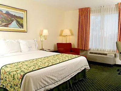 Fairfield Inn & Suites Memphis I-240 & Perkins 3*,